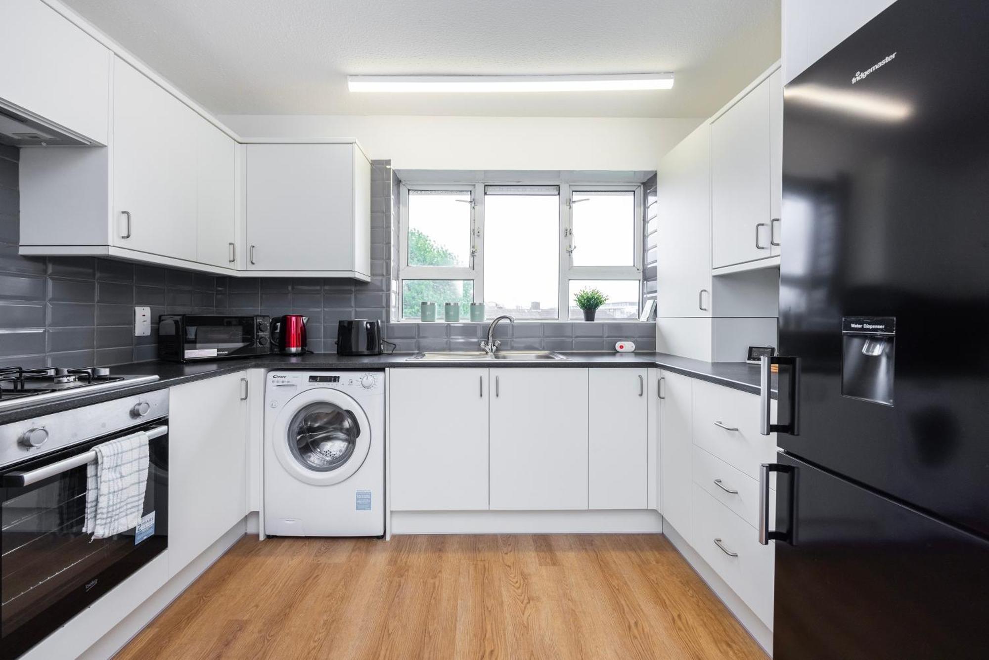 Excel O2 Stunning Large 3 Bedroom Apartment With Balcony London Exterior photo