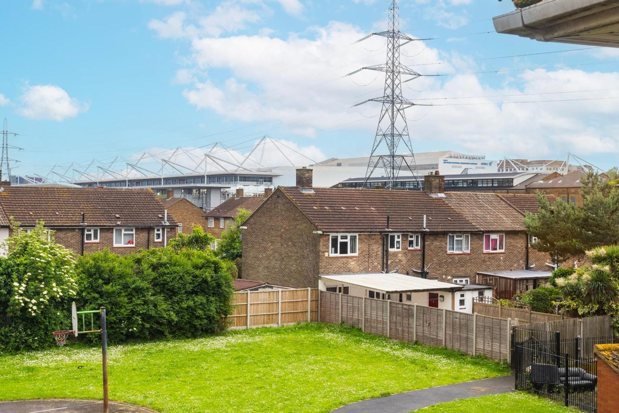 Excel O2 Stunning Large 3 Bedroom Apartment With Balcony London Exterior photo